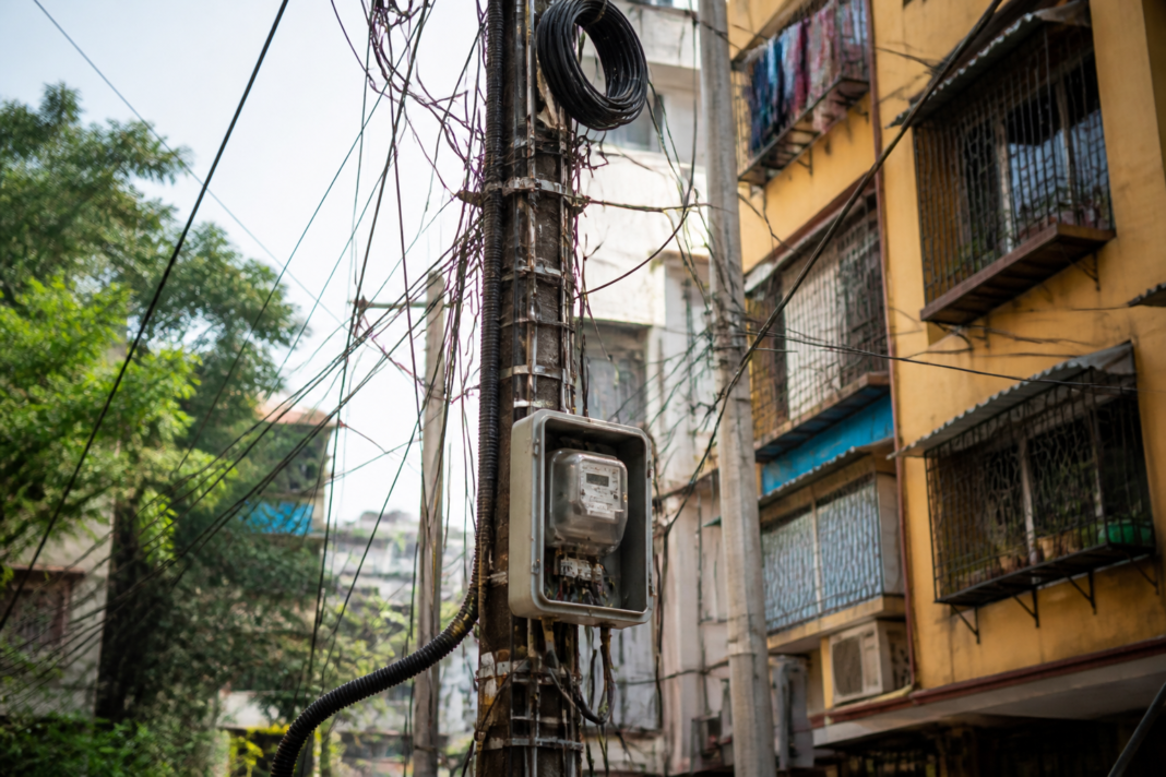 Electricity distribution pole and wiring representing the Mahavitaran electricity theft investigation in Navi Mumbai