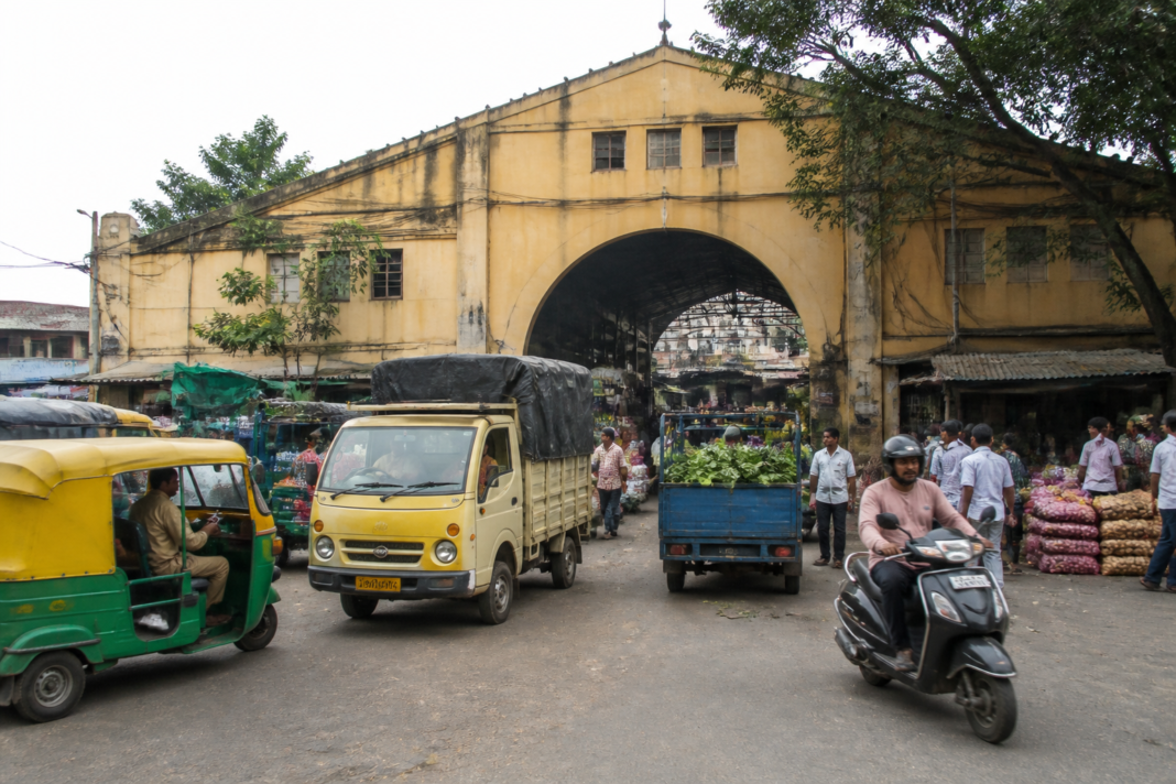 Goods vehicles entering Bengaluru's KR Market, illustrating the proposed KR Market entry fee and smart gate system