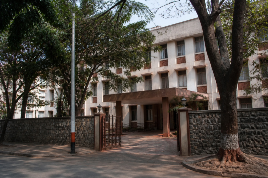 Court building representing the Bhayandar land fraud case involving two developers who surrendered after anticipatory bail was cancelled