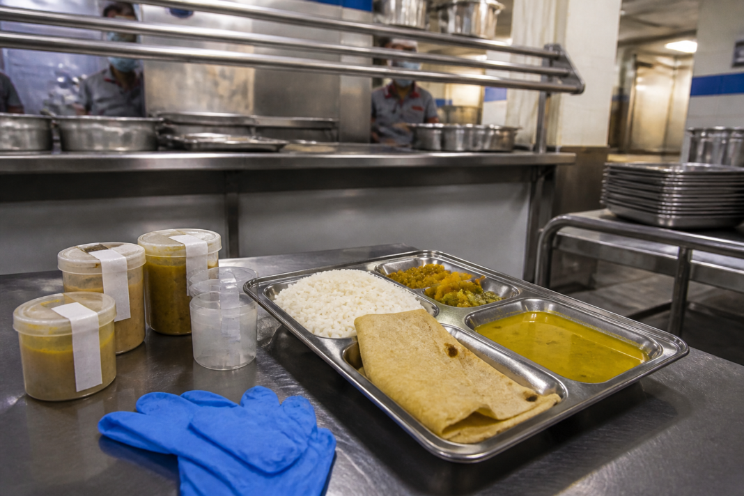 Hospital meal tray representing the Kalwa hospital canteen food safety case