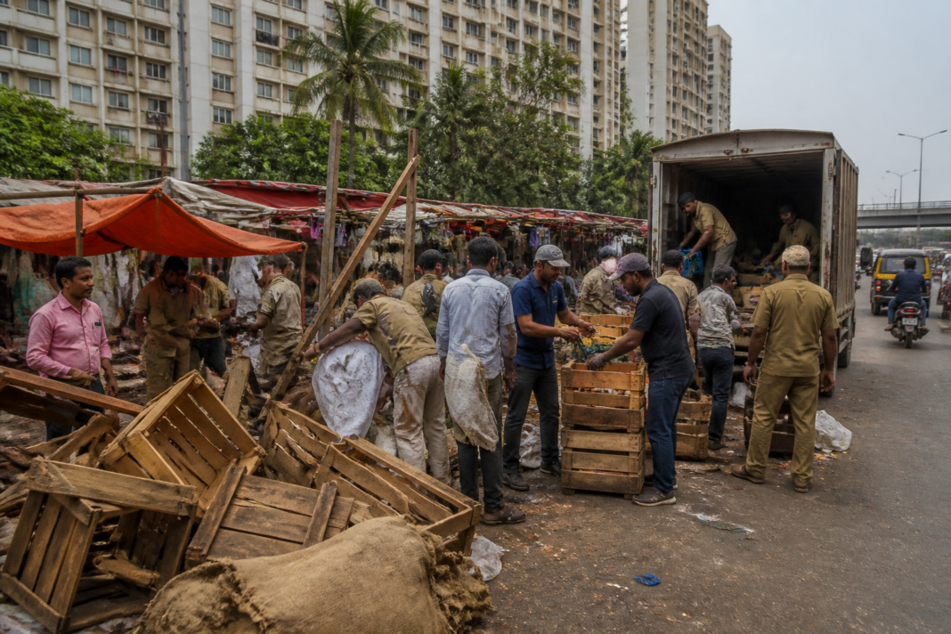 KDMC enforcement officials act against an unauthorised weekly market near Green Tower in Nilje, Dombivli