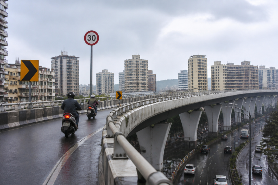 Mrunal Tai Gore flyover in Goregaon with warning signs and curved roadway in Mumbai