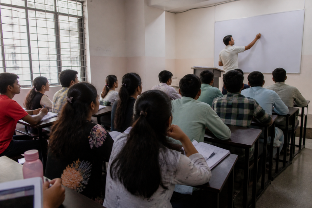 Students attending a private coaching class in Maharashtra, illustrating the proposed private coaching class regulation