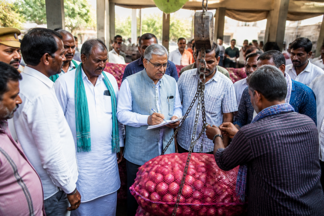 Karnataka Chief Minister D.K. Shivakumar inspecting the Yeshwanthpur APMC market in Bengaluru