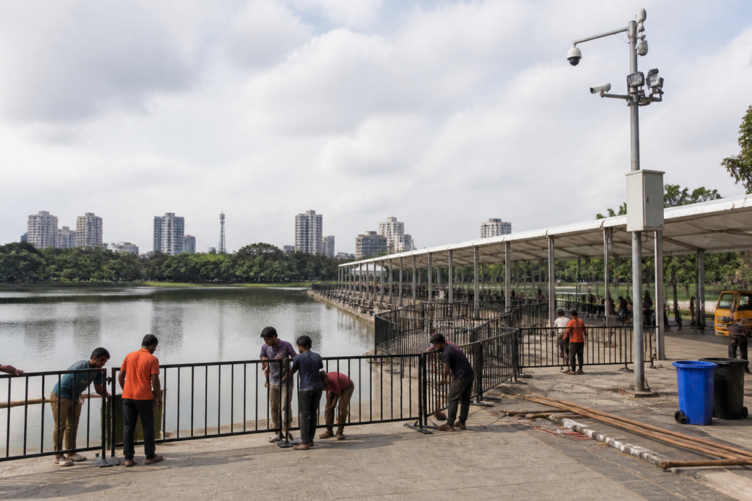 Thane mayor Sharmila Pimpolkar inspecting preparations at a Ganesh immersion ghat