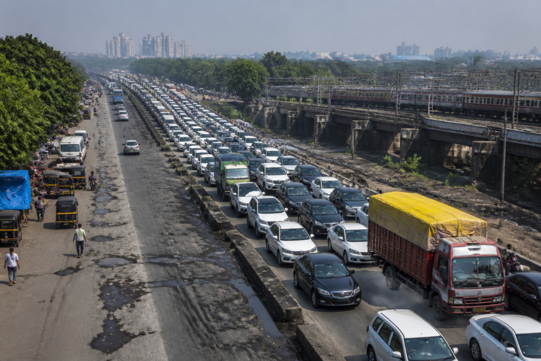 Long line of vehicles during a Vasai traffic jam on the Mumbai-Ahmedabad National Highway