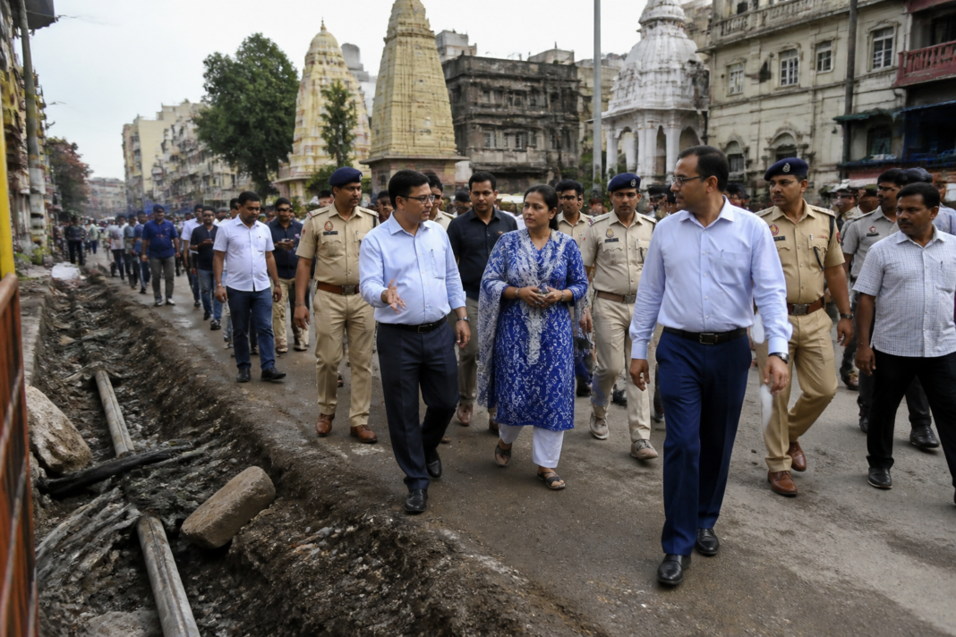 Central Pune road on a Ganeshotsav procession route inspected by civic and police officials