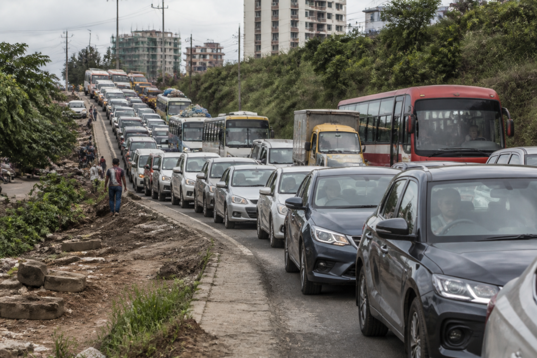 Ghodbunder Road traffic jam with vehicles queued during Ganeshotsav travel