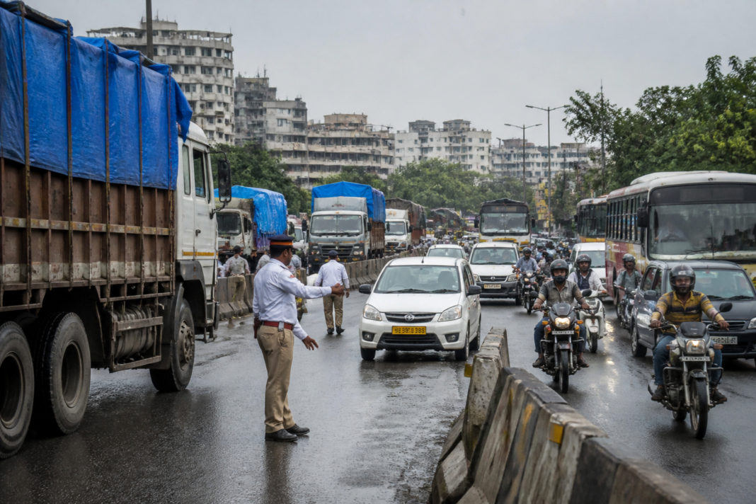 Kalwa Vitawa heavy vehicle ban on the congested Thane-Belapur Road