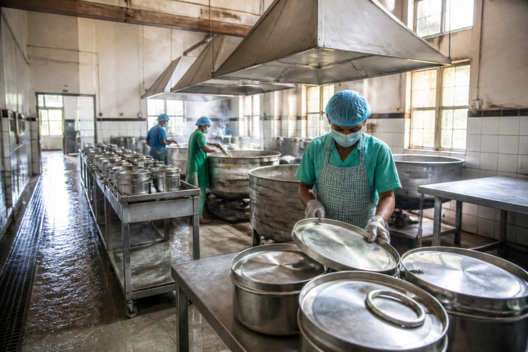 Hospital kitchen hygiene conditions in a Kolkata government hospital kitchen