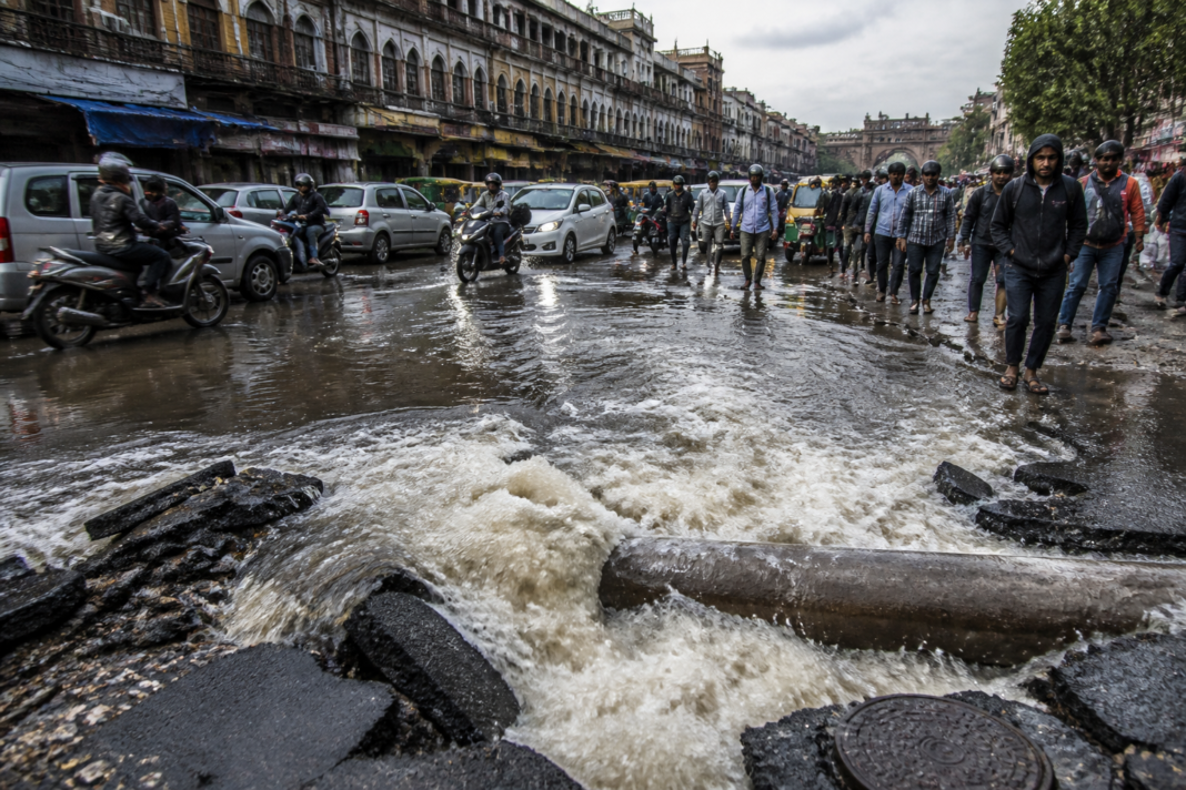 Delhi water supply pipeline burst causing waterlogging near Ajmeri Gate in Old Delhi