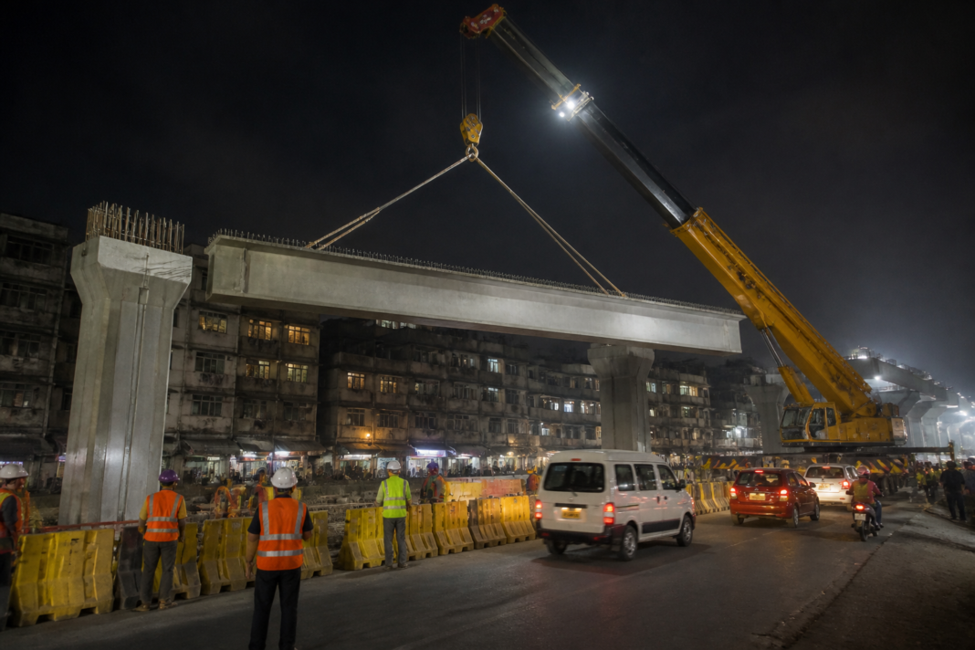 Thane traffic restrictions near Loha-Palawa Junction during overnight flyover construction