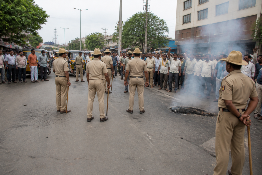 Harihar BJP protest with police and demonstrators near a blocked road