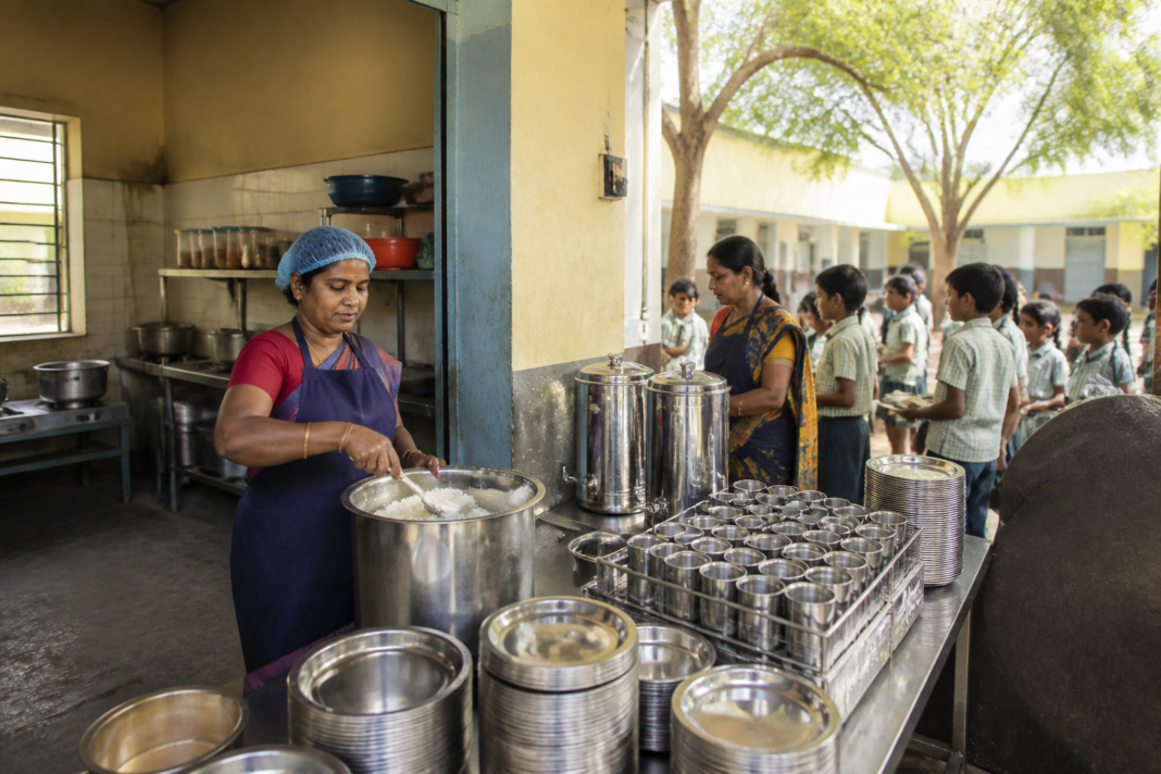 Tamil Nadu breakfast scheme facilities at a government school, including kitchen and dining arrangements