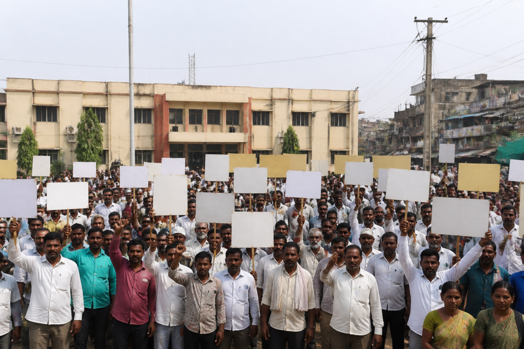 Hingoli protest over stalled Maharashtra development projects and infrastructure works