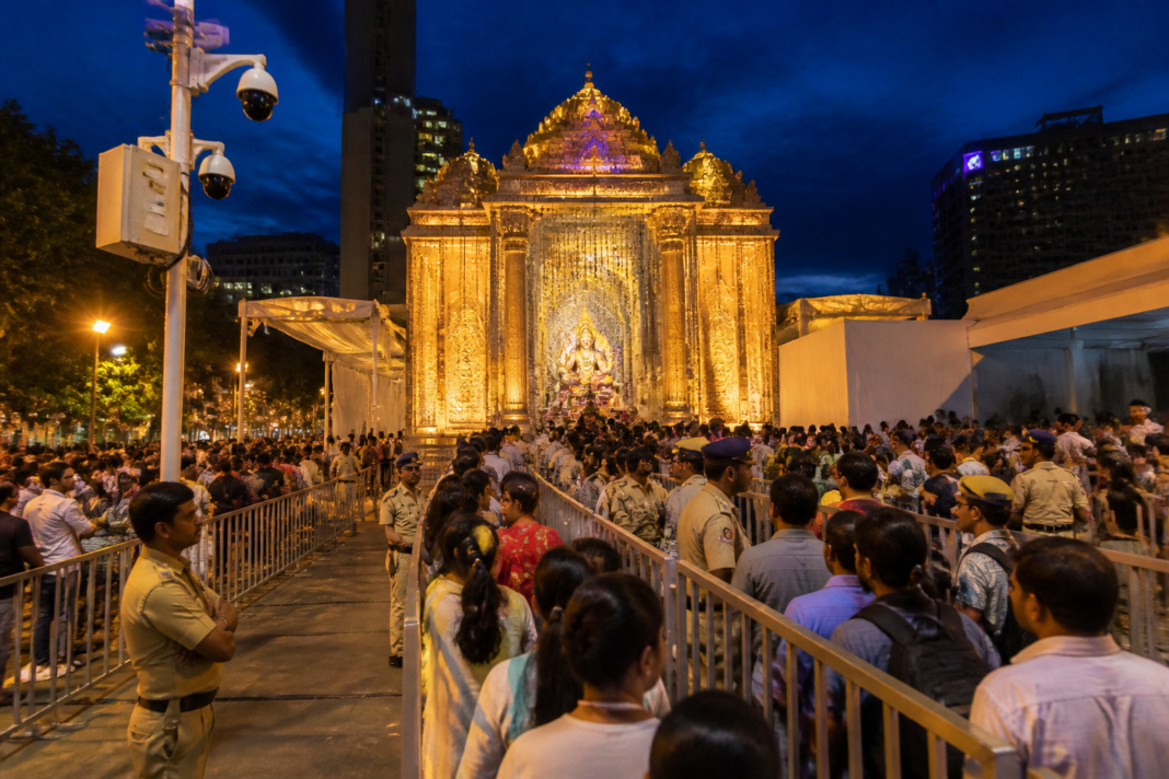 GSB Ganpati 2026 idol and organised security infrastructure at King’s Circle in Mumbai