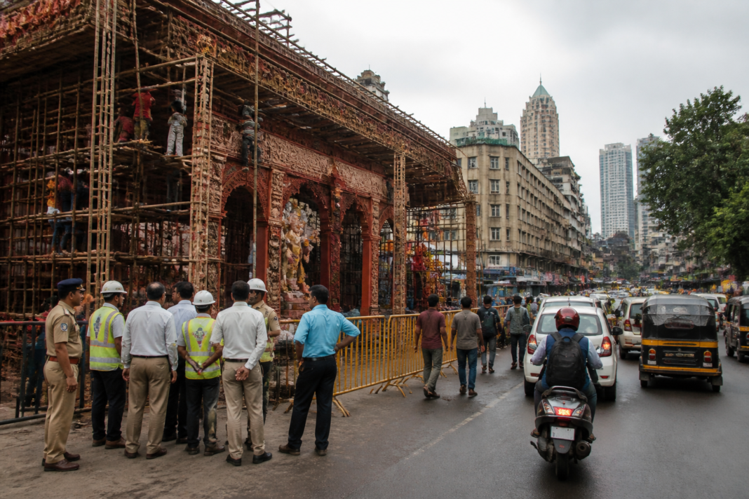 Ganpati mandals Mumbai preparing roadside pandals before the festival and immersion period