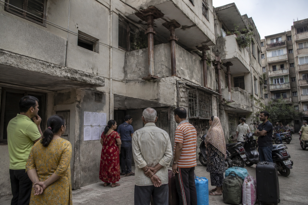 Pitampura building evacuation notice affecting residents of ageing Delhi flats