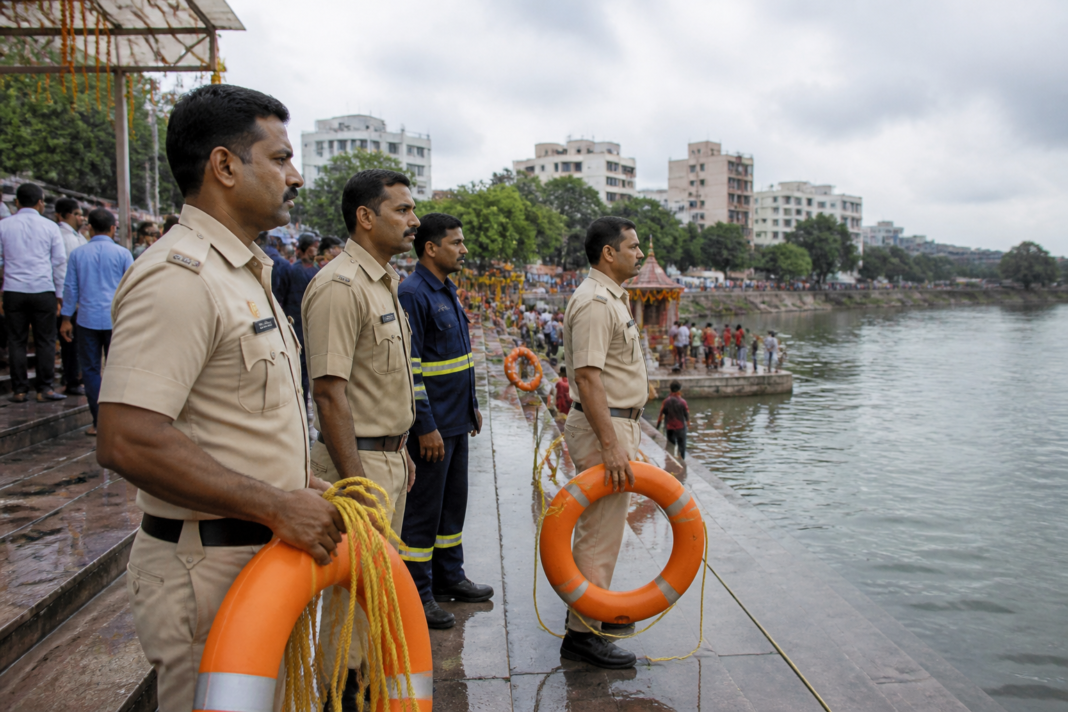 Pune Ganesh visarjan safety personnel inspecting a Mutha river immersion ghat