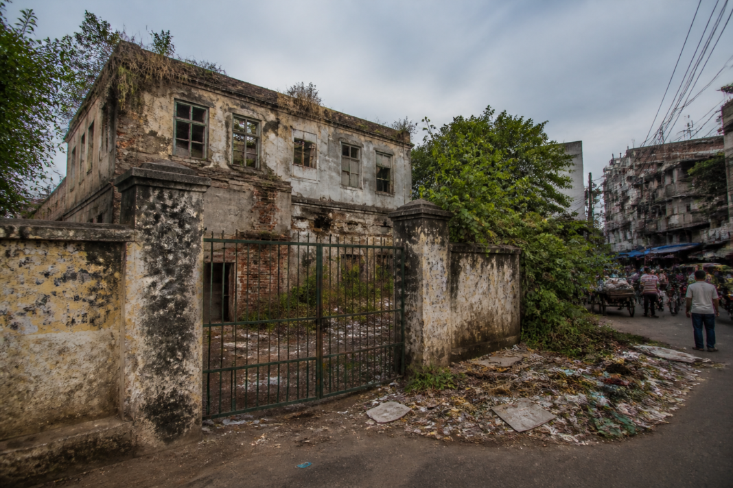 Vacant MCD properties in Delhi showing a neglected civic building with overgrown vegetation