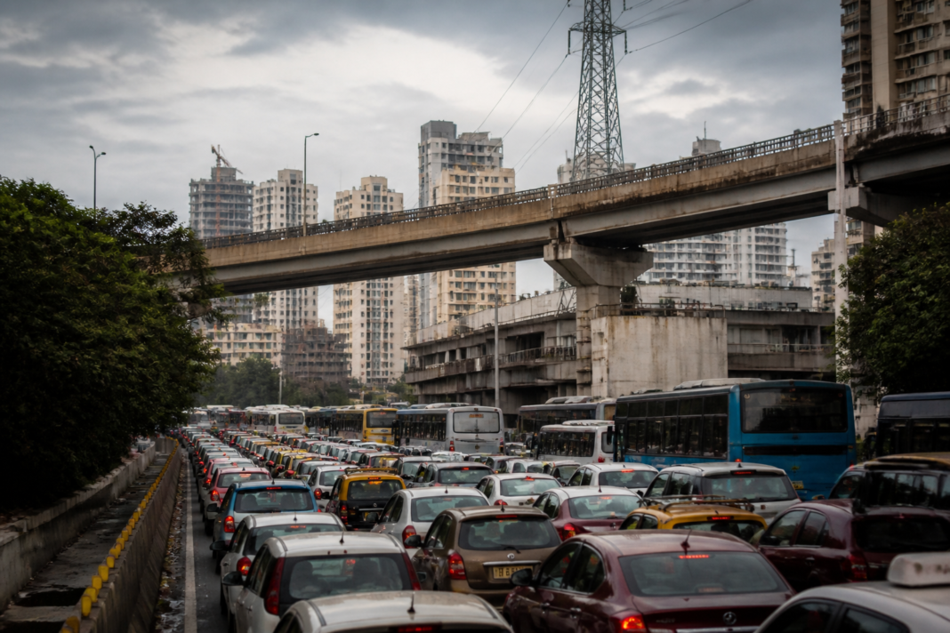 Mumbai traffic plan discussion near a congested flyover and elevated road corridor