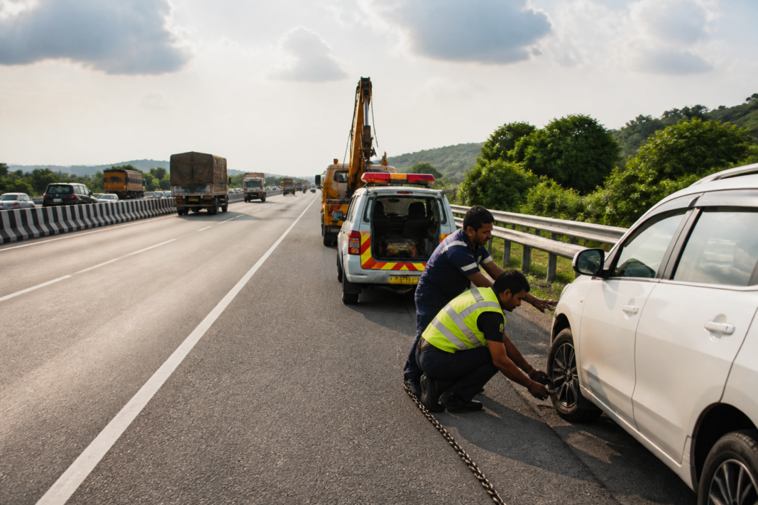NHAI 1033 helpline assistance for a stranded vehicle on an Indian national highway