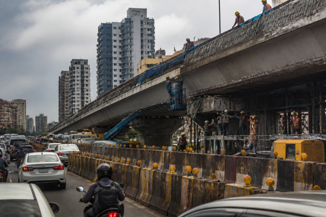 BMC flyover repairs planned on a Mumbai western suburbs bridge with traffic moving below