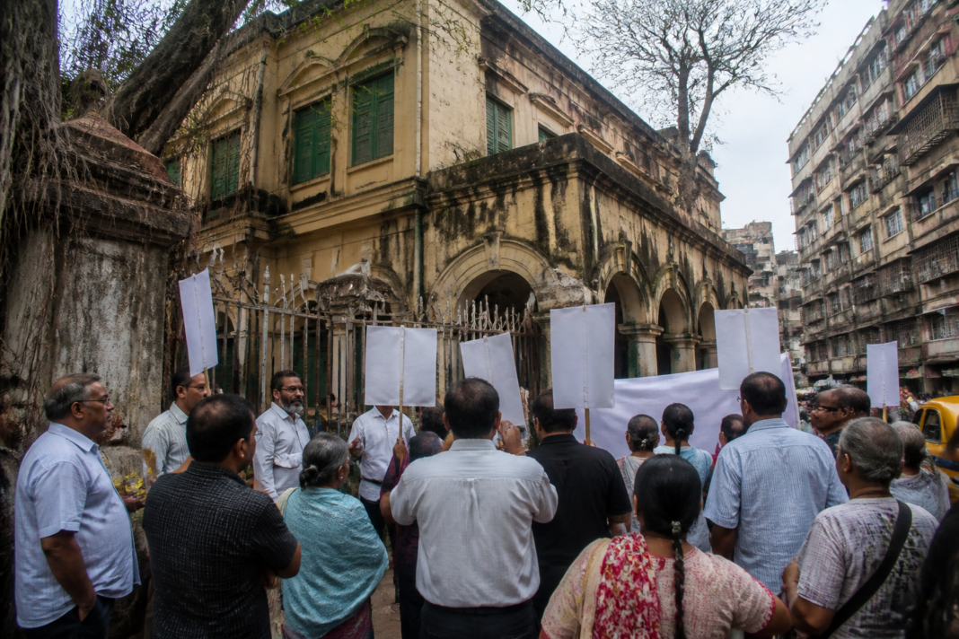 Howrah school dispute outside Deshbandhu School as former students protest redevelopment plans