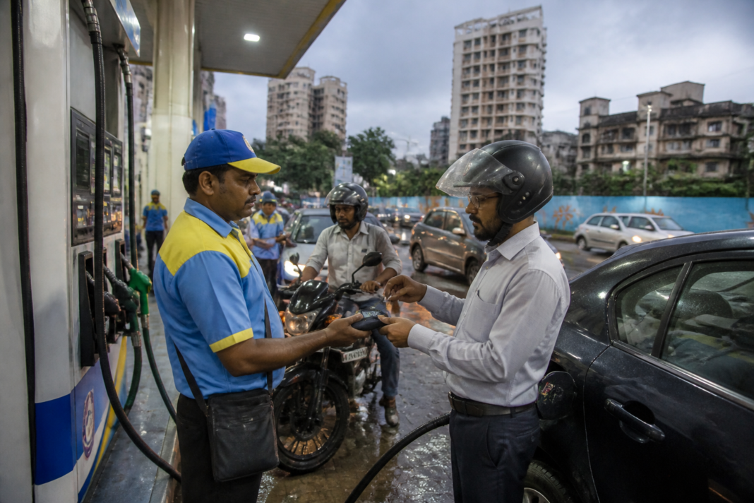 Mumbai petrol pumps serving motorists using digital payment terminals