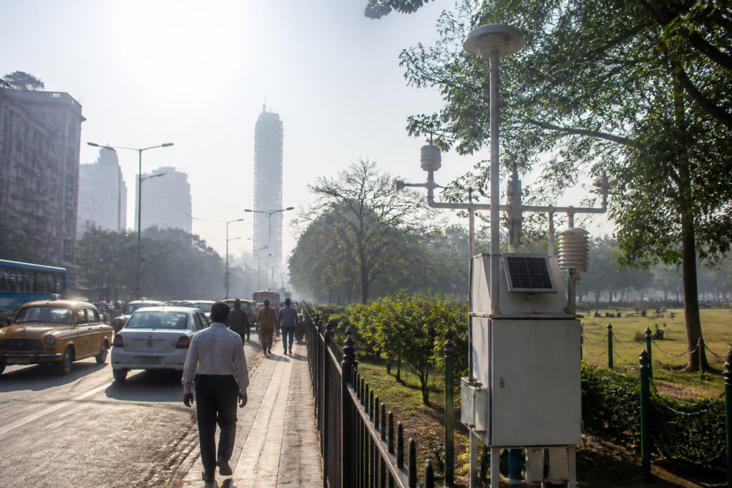 Ground-level ozone Kolkata represented by a monitored urban road near green space