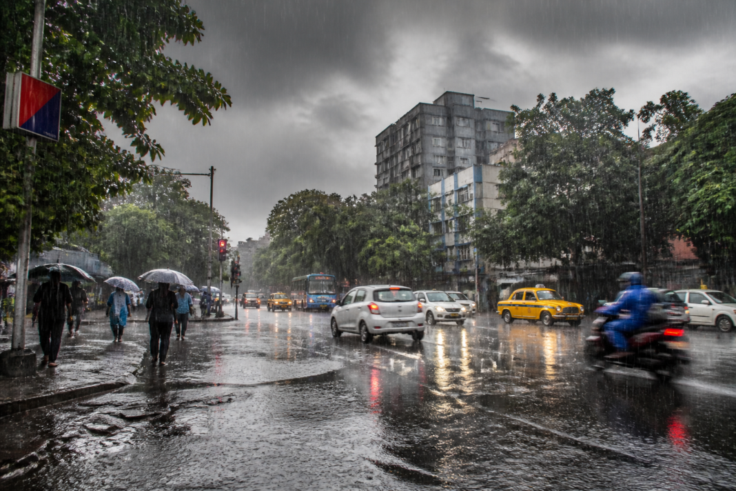 South Bengal rain alert as heavy rain clouds gather over Kolkata streets