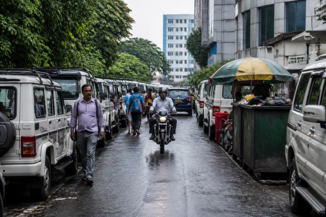 Salt Lake government parking narrowing a road near Unnayan Bhavan in Kolkata