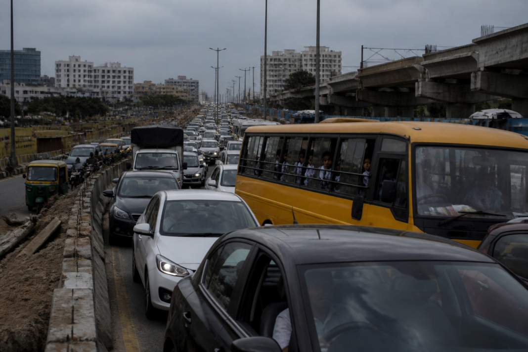 Varthur-Gunjur traffic slowing school buses on Bengaluru's congested SH-35 corridor.