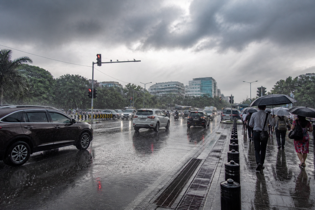 Telangana rainfall warning as heavy rain clouds gather over Hyderabad roads