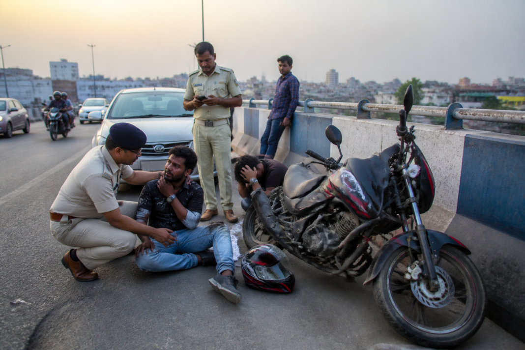 Kolkata manja accident scene on the Maa Flyover with police assisting injured bikers