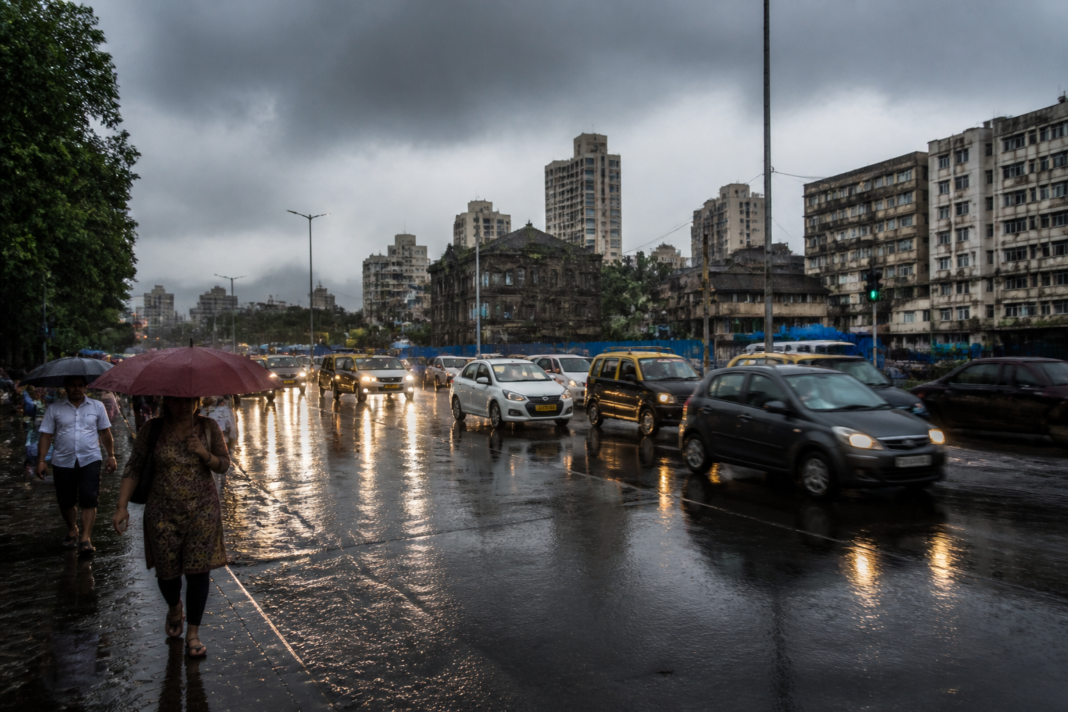 Maharashtra weather update showing rain clouds over a Mumbai road during a yellow alert