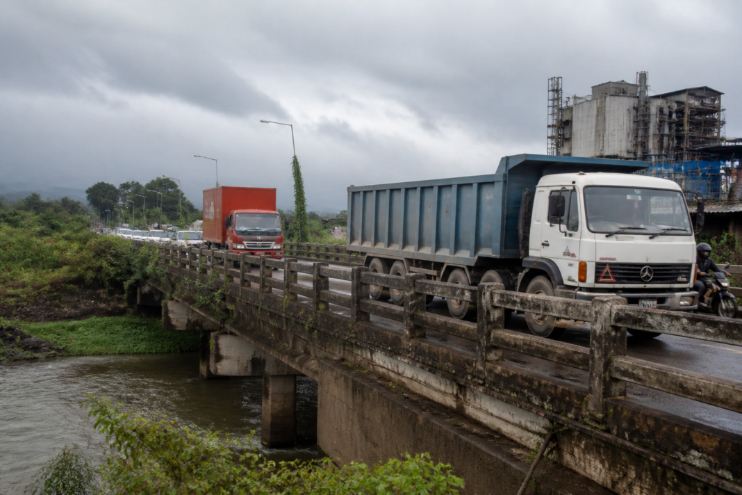 Vasai Chinchoti bridge route carrying heavy vehicles near Vasai East