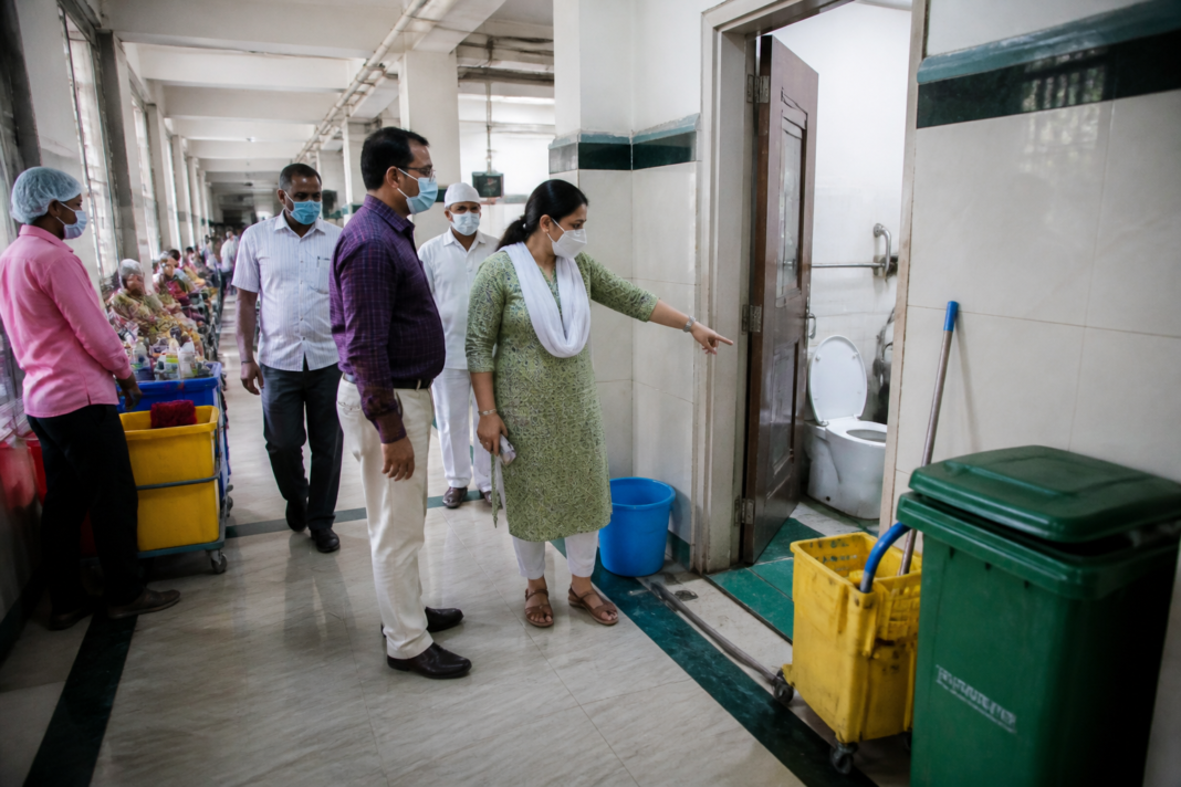 Kalwa Hospital cleanliness inspection at Chhatrapati Shivaji Maharaj Hospital in Thane
