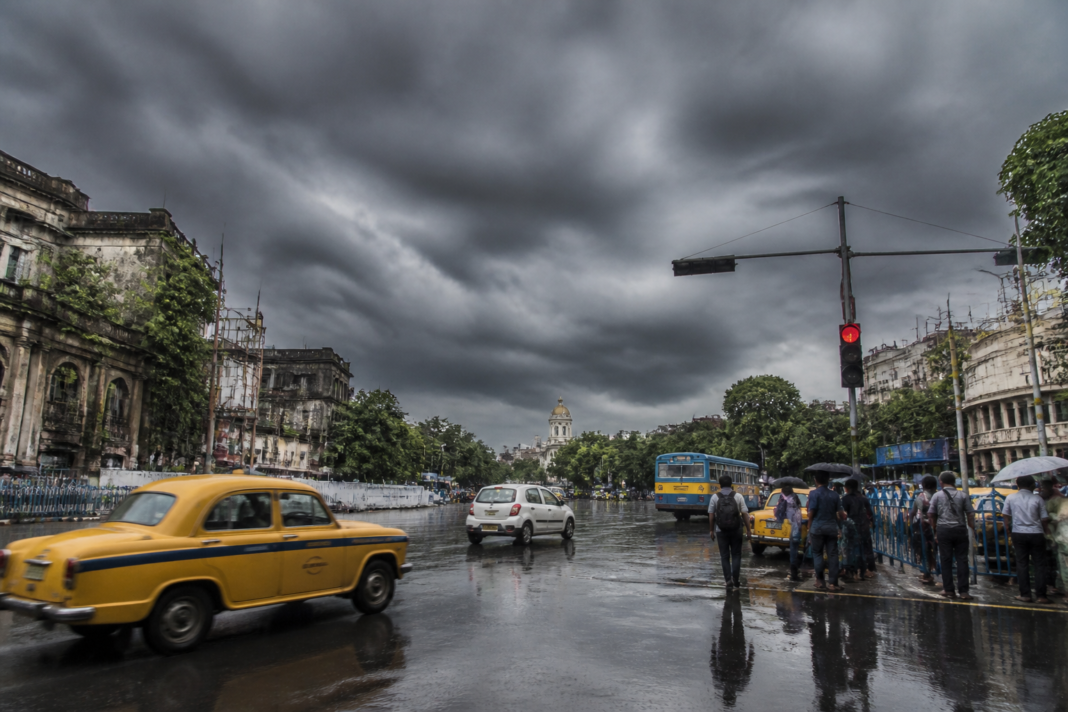 Kolkata rain alert as dark monsoon clouds gather over the city's roads