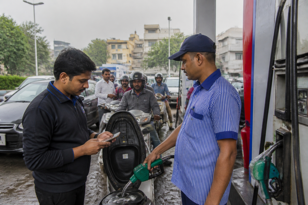 UPI MDR concerns at a Delhi petrol pump with motorists waiting to pay for fuel