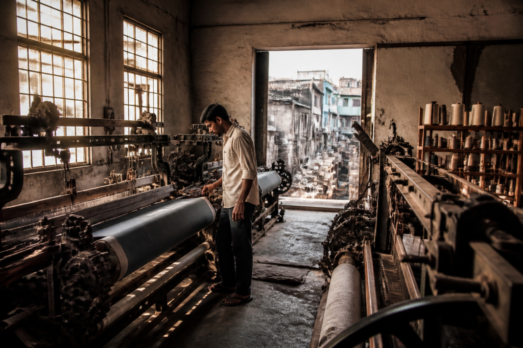 Kongu Nadu textile crisis as power looms sit idle in a Tamil Nadu weaving centre