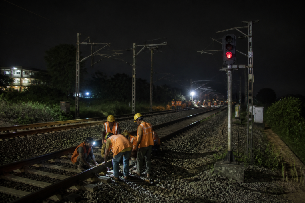 Western Railway jumbo block maintenance work on suburban tracks near Vasai Road and Bhayandar