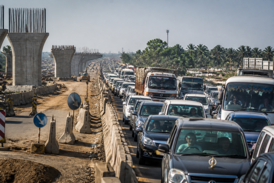 Chennai-Tiruchy highway traffic congestion near Chengalpet during the holiday rush