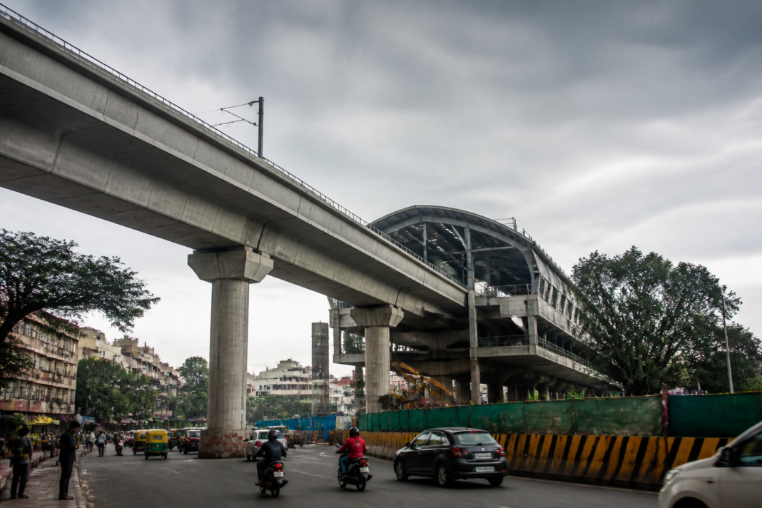 Bengaluru Pink Line metro viaduct and station construction on Bannerghatta Road