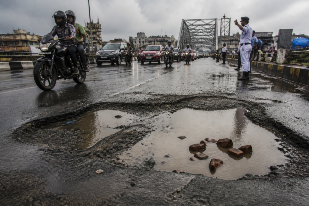 Potholes and rainwater on Bankim Setu in Howrah affecting commuters