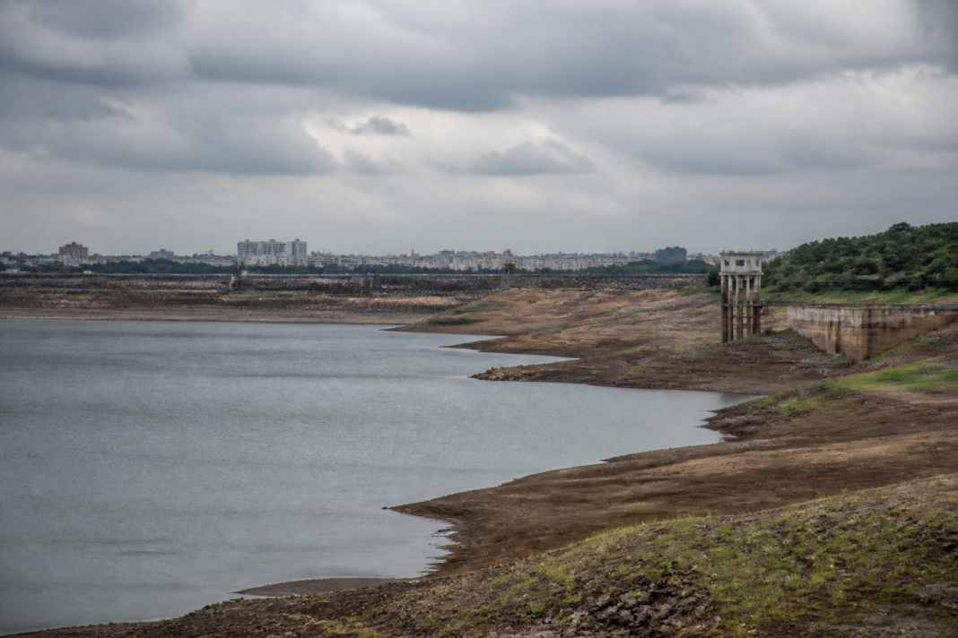 Hyderabad water shortage concerns at the Osman Sagar reservoir as water levels fall