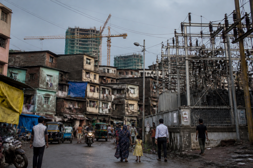 Dharavi power licence dispute involving BEST and Adani Electricity in Mumbai