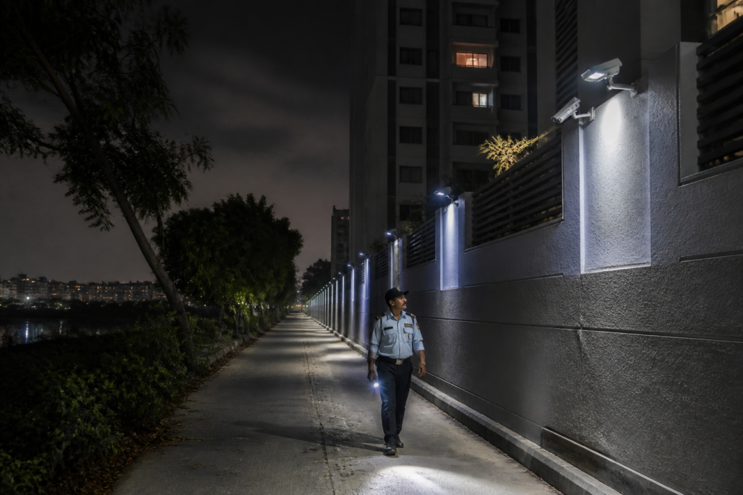 Hyderabad apartment security teams inspect a residential compound wall after a reported Neknampur break-in.