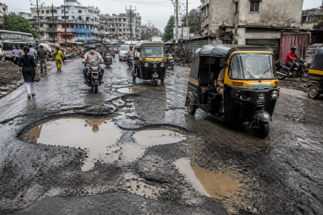 Pothole-ridden Naigaon-Bapane road affecting auto-rickshaws in Vasai-Virar