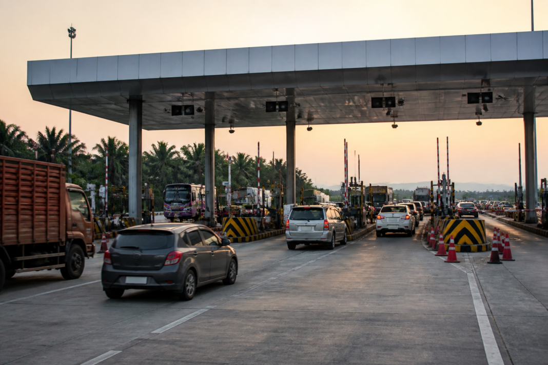 Paranur toll plaza with gantries supporting the new booth-less toll system